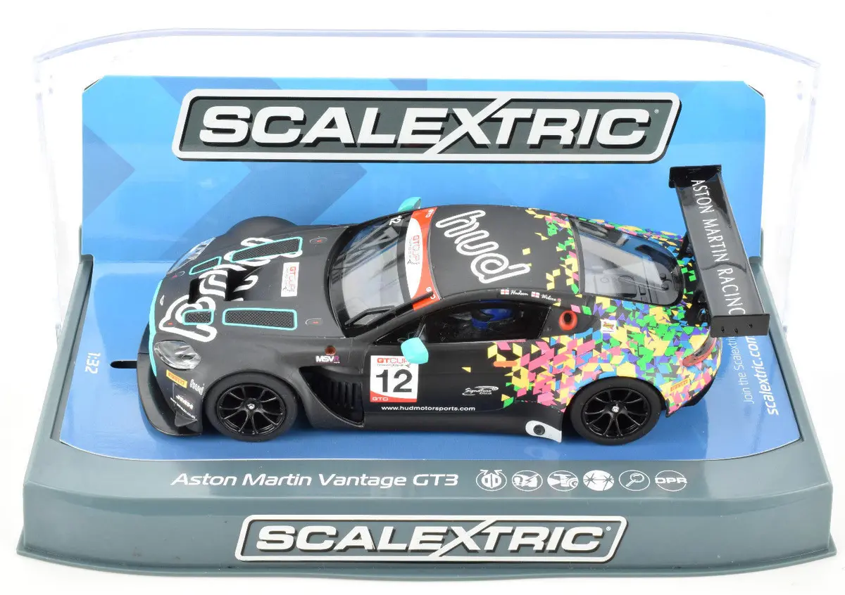 Scalextric "Hud" Aston Martin Vantage Gt3 Dpr W/ Lights 1/32 Slot Car C3945 1