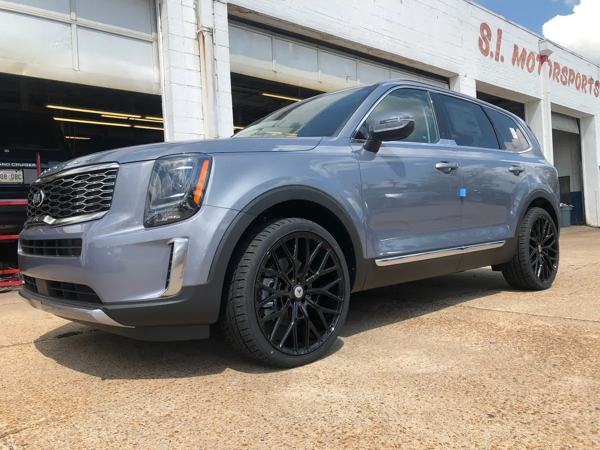 Kia Telluride 22" Wheel And Tire Package 1